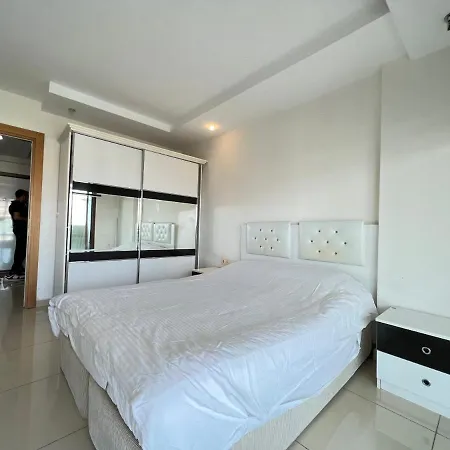 Crystal Park Apartment *